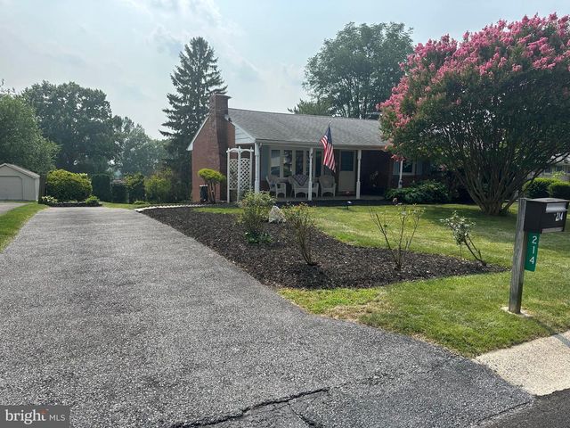 214 WHITTIER LN, Lancaster, PA 17602