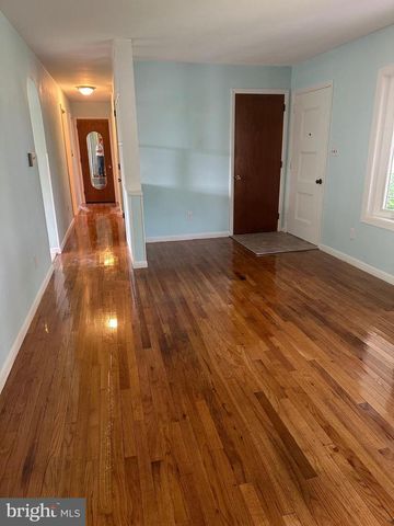 214 WHITTIER LN, Lancaster, PA 17602