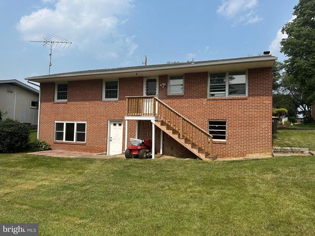 214 WHITTIER LN, Lancaster, PA 17602