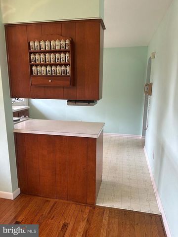 214 WHITTIER LN, Lancaster, PA 17602