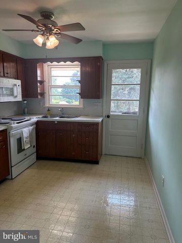 214 WHITTIER LN, Lancaster, PA 17602