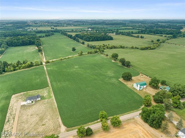 1136 S Nichols Road, Swartz Creek, MI 48473