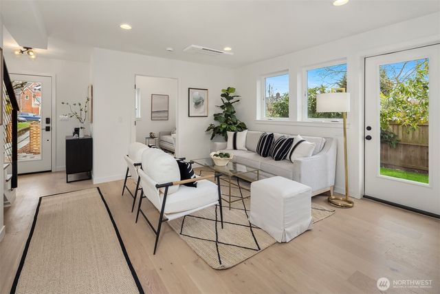 7521 12th Avenue NW, Seattle, WA 98117