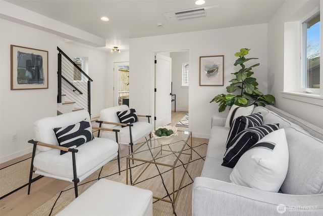 7521 12th Avenue NW, Seattle, WA 98117