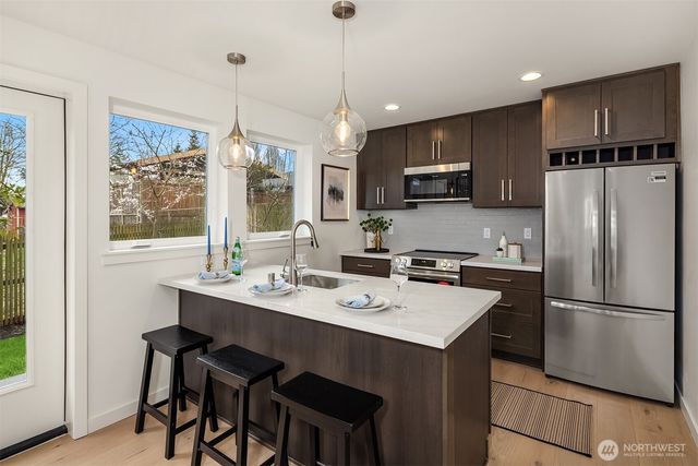 7521 12th Avenue NW, Seattle, WA 98117