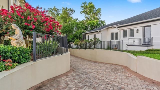 5119 LAKE IN THE WOODS BOULEVARD, Lakeland, FL 33813