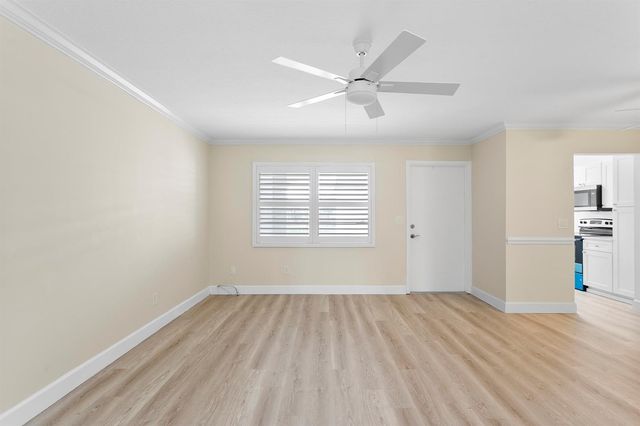 111 Shore Court 203, North Palm Beach, FL 33408
