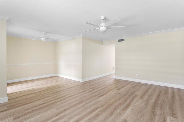 111 Shore Court 203, North Palm Beach, FL 33408
