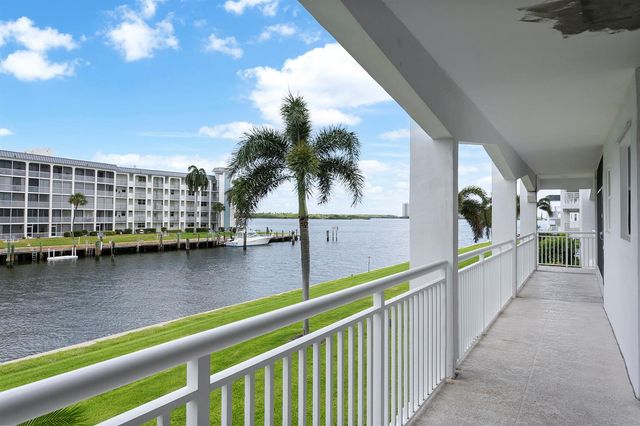 111 Shore Court 203, North Palm Beach, FL 33408