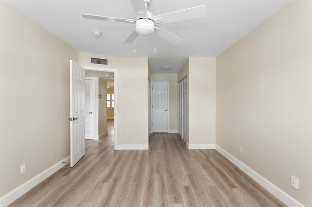 111 Shore Court 203, North Palm Beach, FL 33408