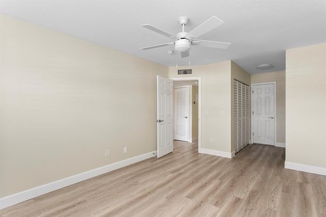 111 Shore Court 203, North Palm Beach, FL 33408