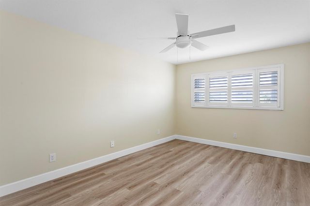 111 Shore Court 203, North Palm Beach, FL 33408
