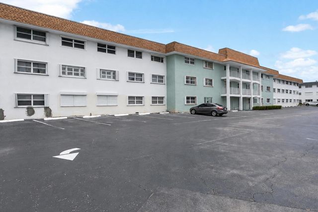 111 Shore Court 203, North Palm Beach, FL 33408