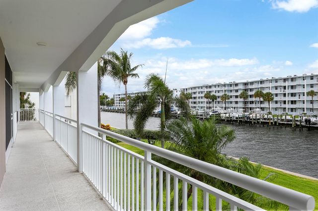 111 Shore Court 203, North Palm Beach, FL 33408