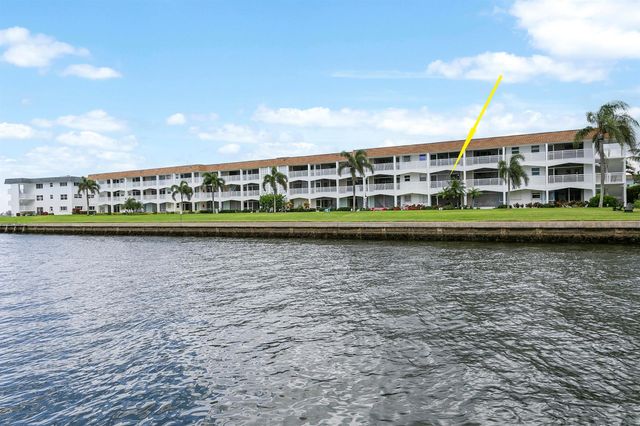 111 Shore Court 203, North Palm Beach, FL 33408