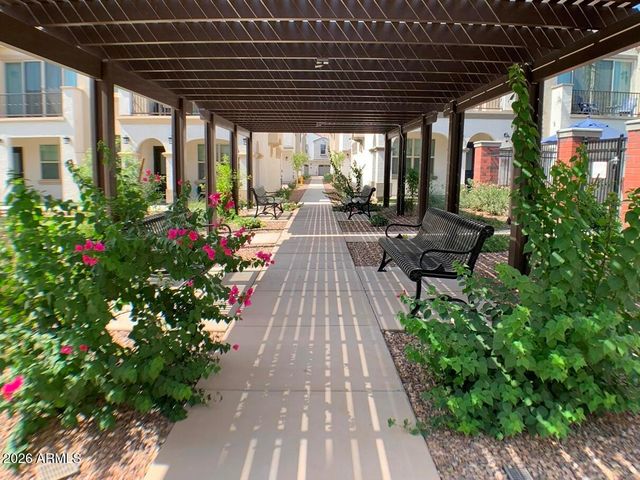 4043 E PONY Lane 104, Gilbert, AZ 85295