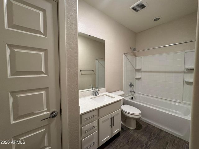 4043 E PONY Lane 104, Gilbert, AZ 85295