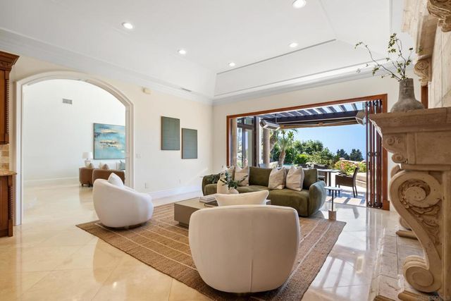 1678 Marisma Way, La Jolla, CA 92037