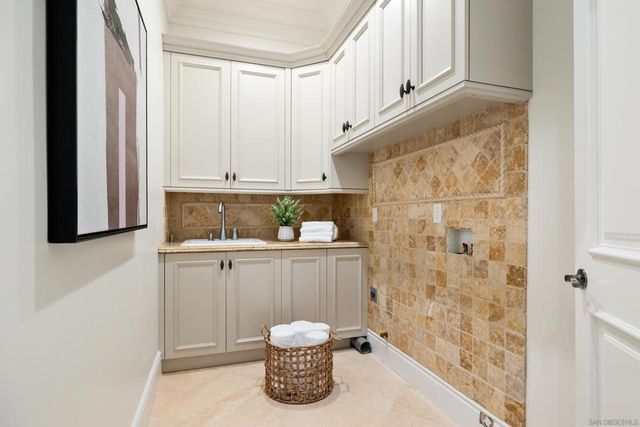 1678 Marisma Way, La Jolla, CA 92037