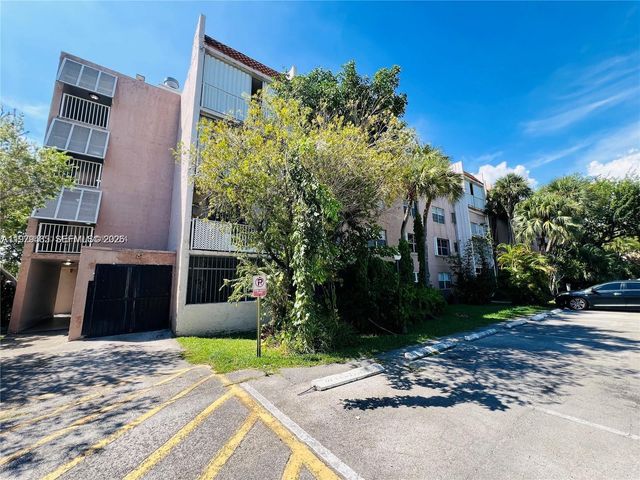 8405 NW 8th St 304, Miami, FL 33126