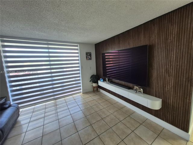 8405 NW 8th St 304, Miami, FL 33126