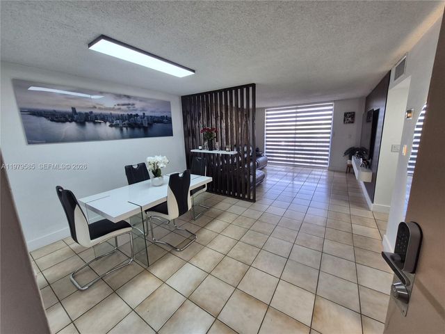 8405 NW 8th St 304, Miami, FL 33126