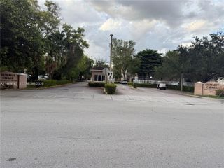 8405 NW 8th St 304, Miami, FL 33126