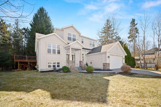 863 Cedar Woods Trail, Muskegon, MI 49441