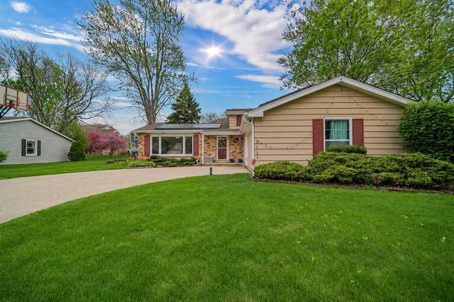 401 Greentree Parkway, Libertyville, IL 60048