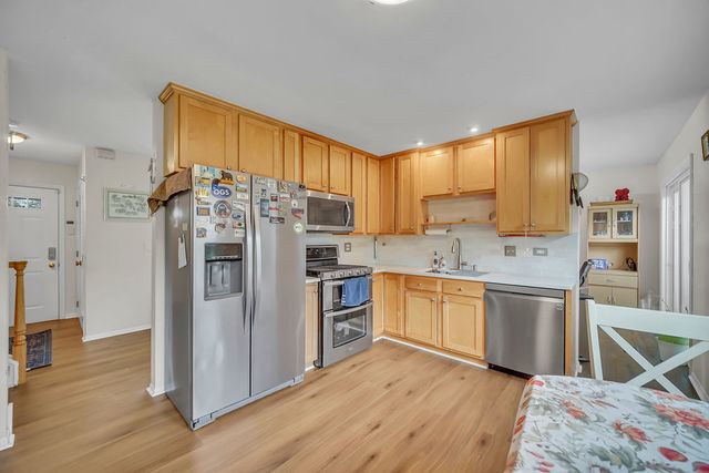 401 Greentree Parkway, Libertyville, IL 60048