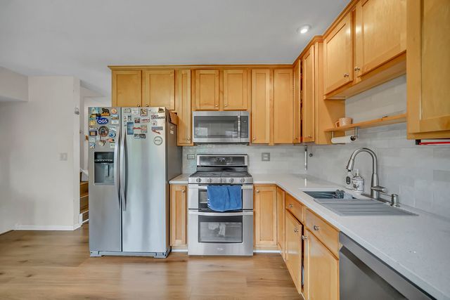 401 Greentree Parkway, Libertyville, IL 60048