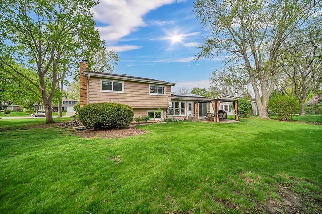 401 Greentree Parkway, Libertyville, IL 60048