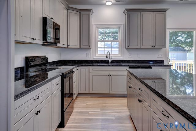 321 Pointers Dr, West Point, VA 23181