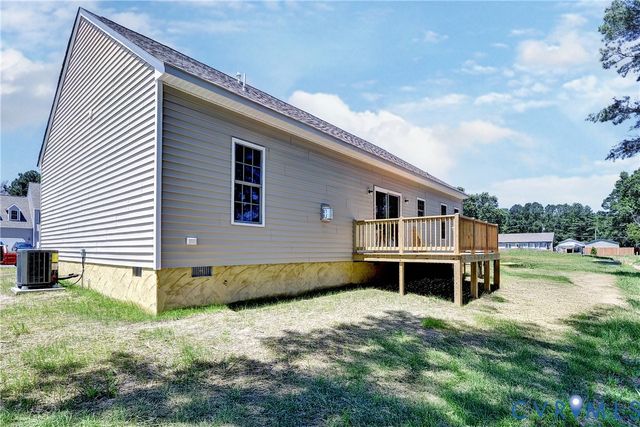 321 Pointers Dr, West Point, VA 23181