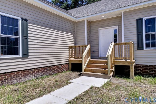 321 Pointers Dr, West Point, VA 23181