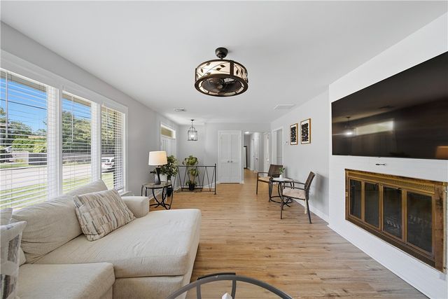 27 West River Parkway, North Providence, RI 02904