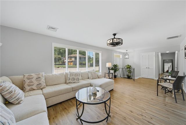 27 West River Parkway, North Providence, RI 02904