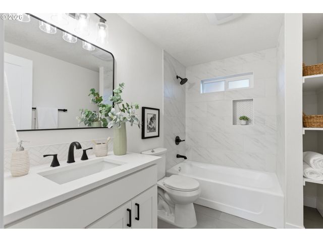 3434 Se ROCKWOOD St, Milwaukie, OR 97222