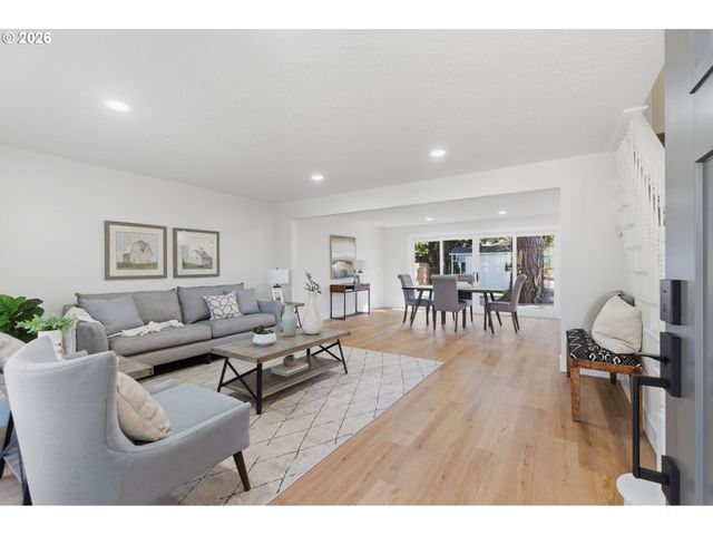 3434 Se ROCKWOOD St, Milwaukie, OR 97222