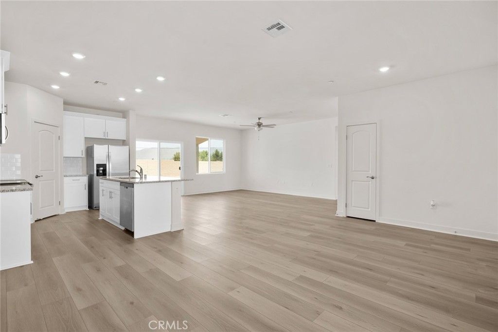 Image 4 of property listing at 14574 Indigo, Apple Valley, CA 92307