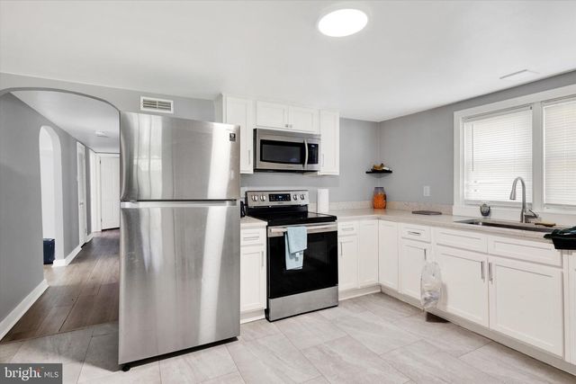 24 TULIP LN, Fleetwood, PA 19522