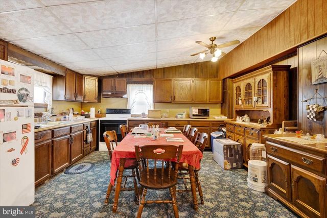 24 TULIP LN, Fleetwood, PA 19522