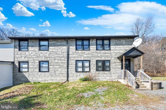 24 TULIP LN, Fleetwood, PA 19522