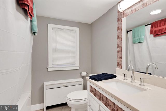 24 TULIP LN, Fleetwood, PA 19522