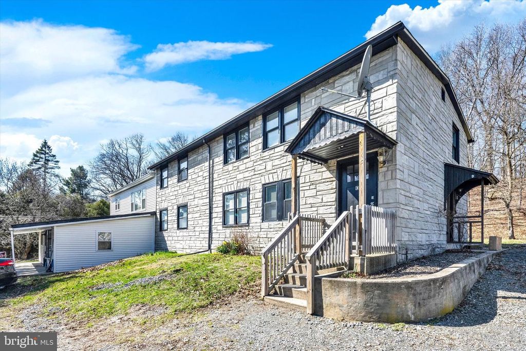 24 TULIP LN, Fleetwood, PA 19522