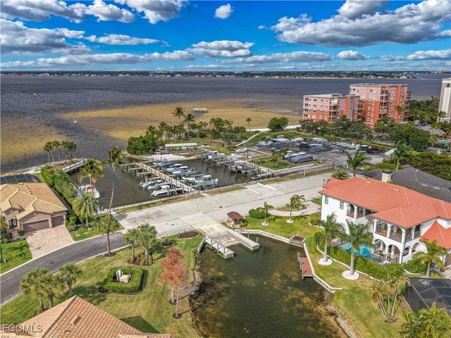 14589 Laguna DR, Fort Myers, FL 33908