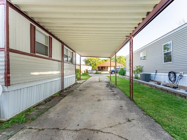 2571 Lilac Lane, Sycamore, IL 60178