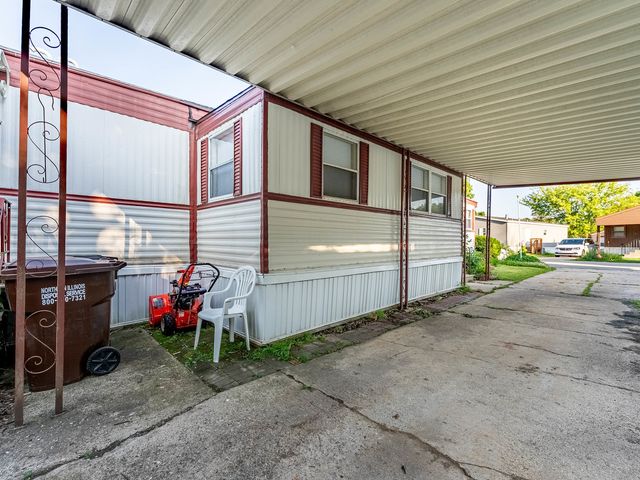 2571 Lilac Lane, Sycamore, IL 60178