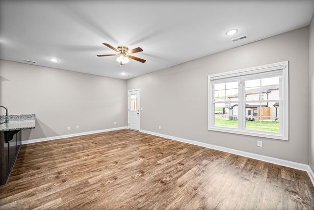 1176 Meadowhill Ln Unit B, Clarksville, TN 37043