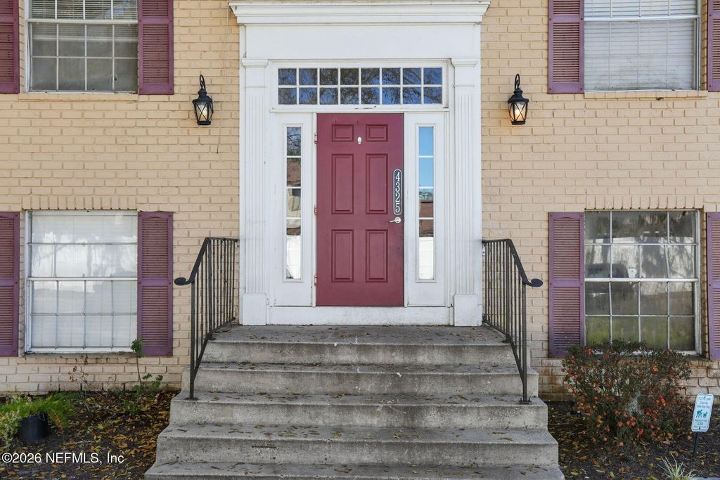 4325 PLAZA GATE Lane S 201, Jacksonville, FL 32217